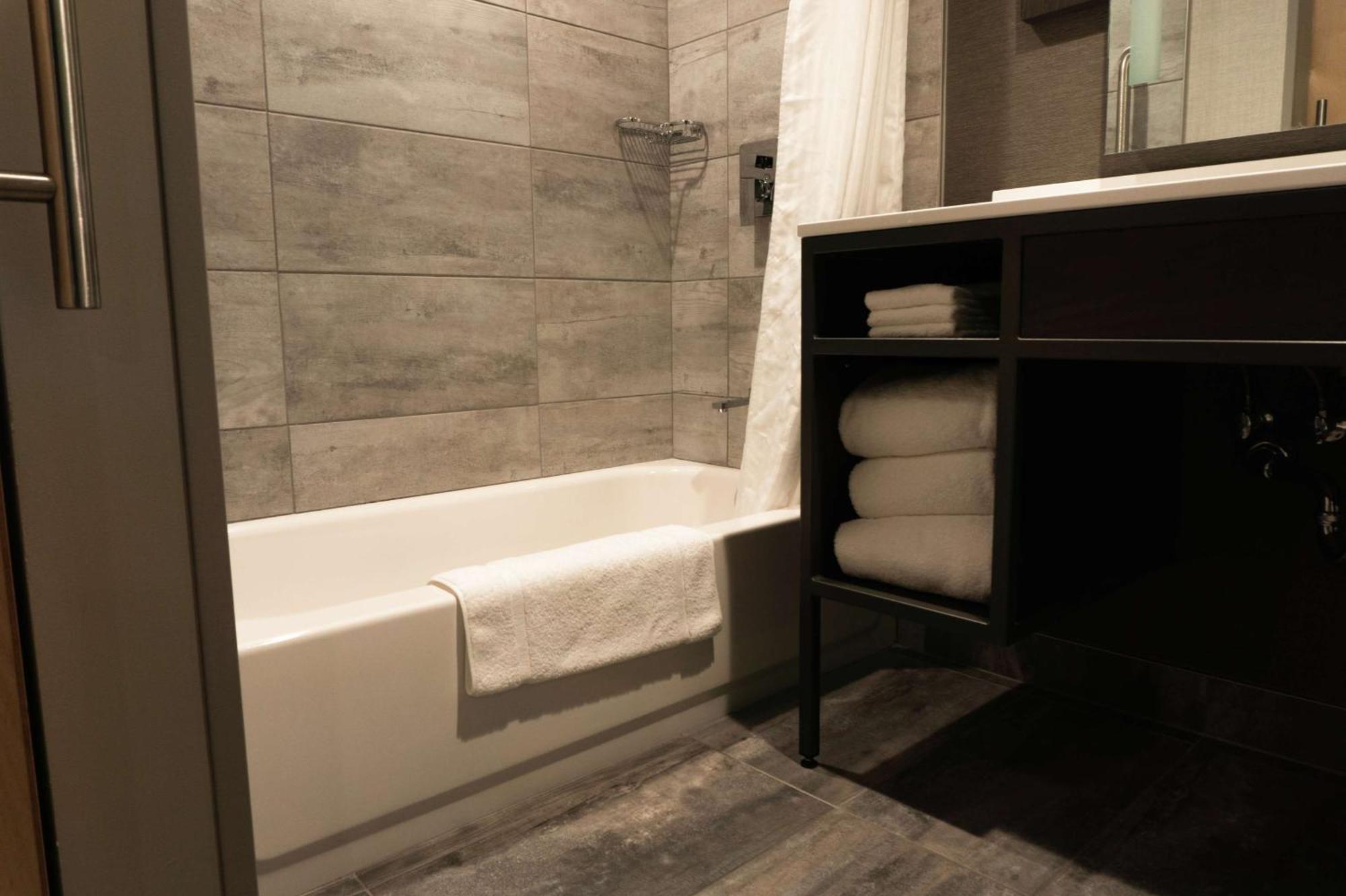 Hilton Garden Inn Fredericton Ngoại thất bức ảnh