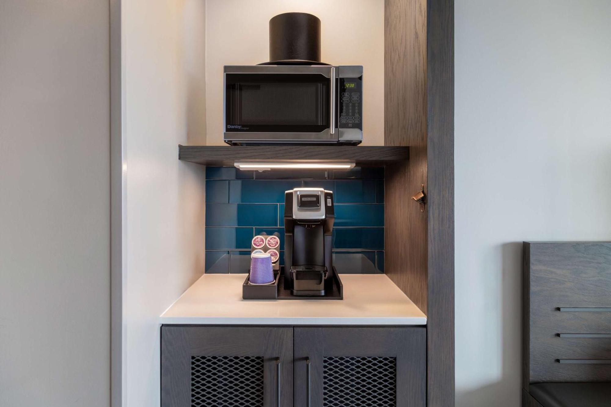 Hilton Garden Inn Fredericton Ngoại thất bức ảnh