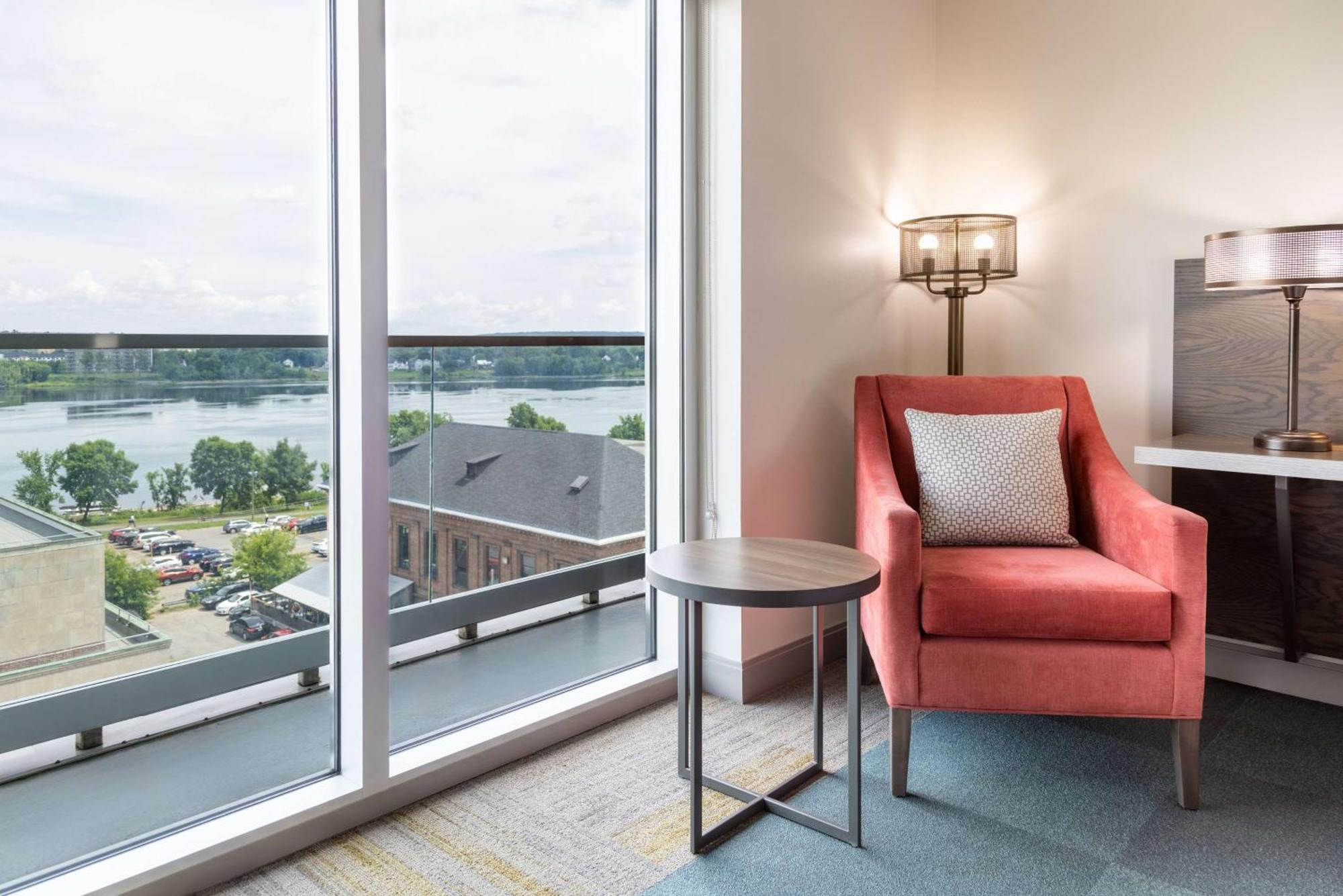 Hilton Garden Inn Fredericton Ngoại thất bức ảnh