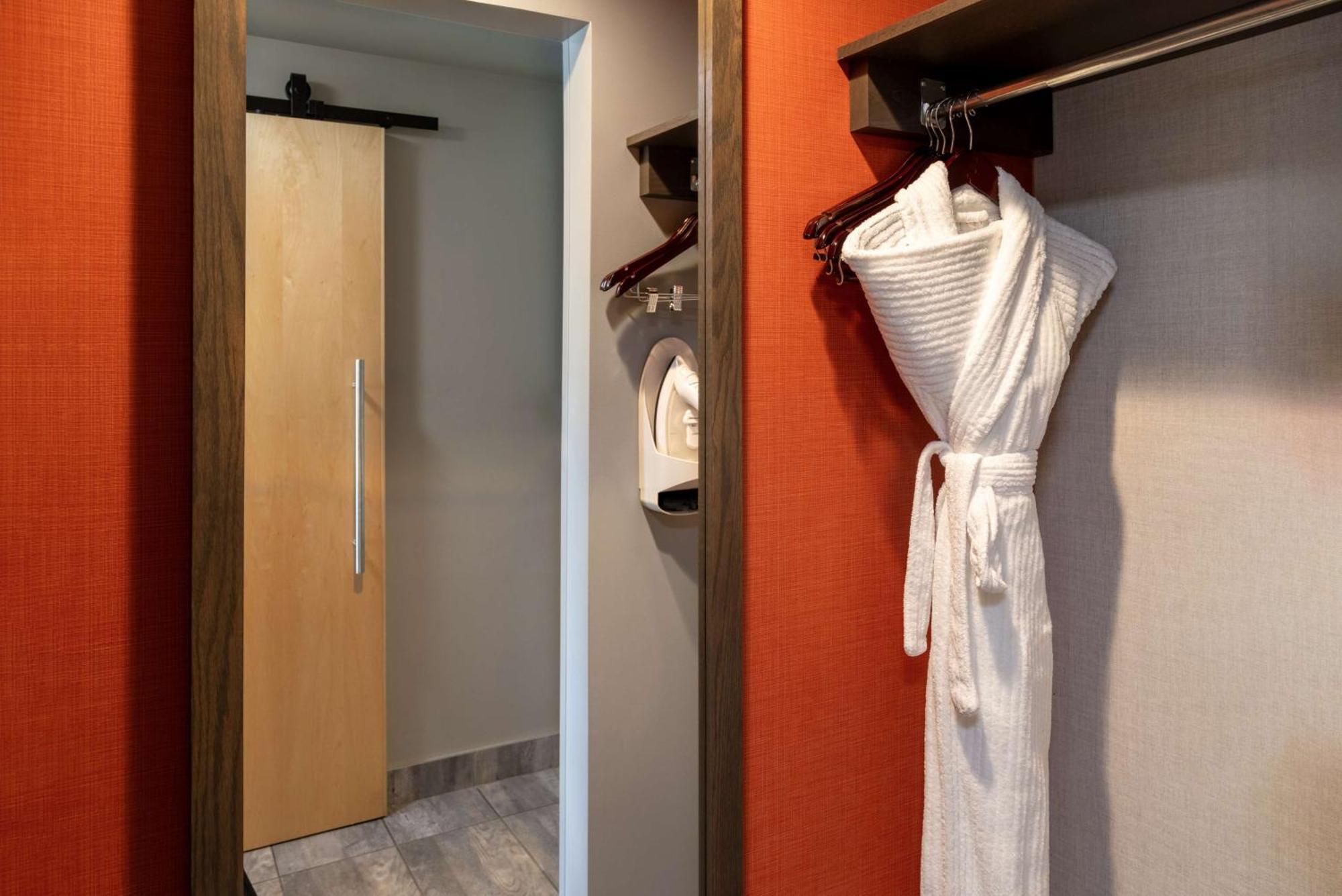Hilton Garden Inn Fredericton Ngoại thất bức ảnh